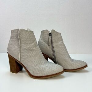 Mia Erik Snake Embossed Ankle Boots Women's Neutral Block Heel Western Chic 7.5